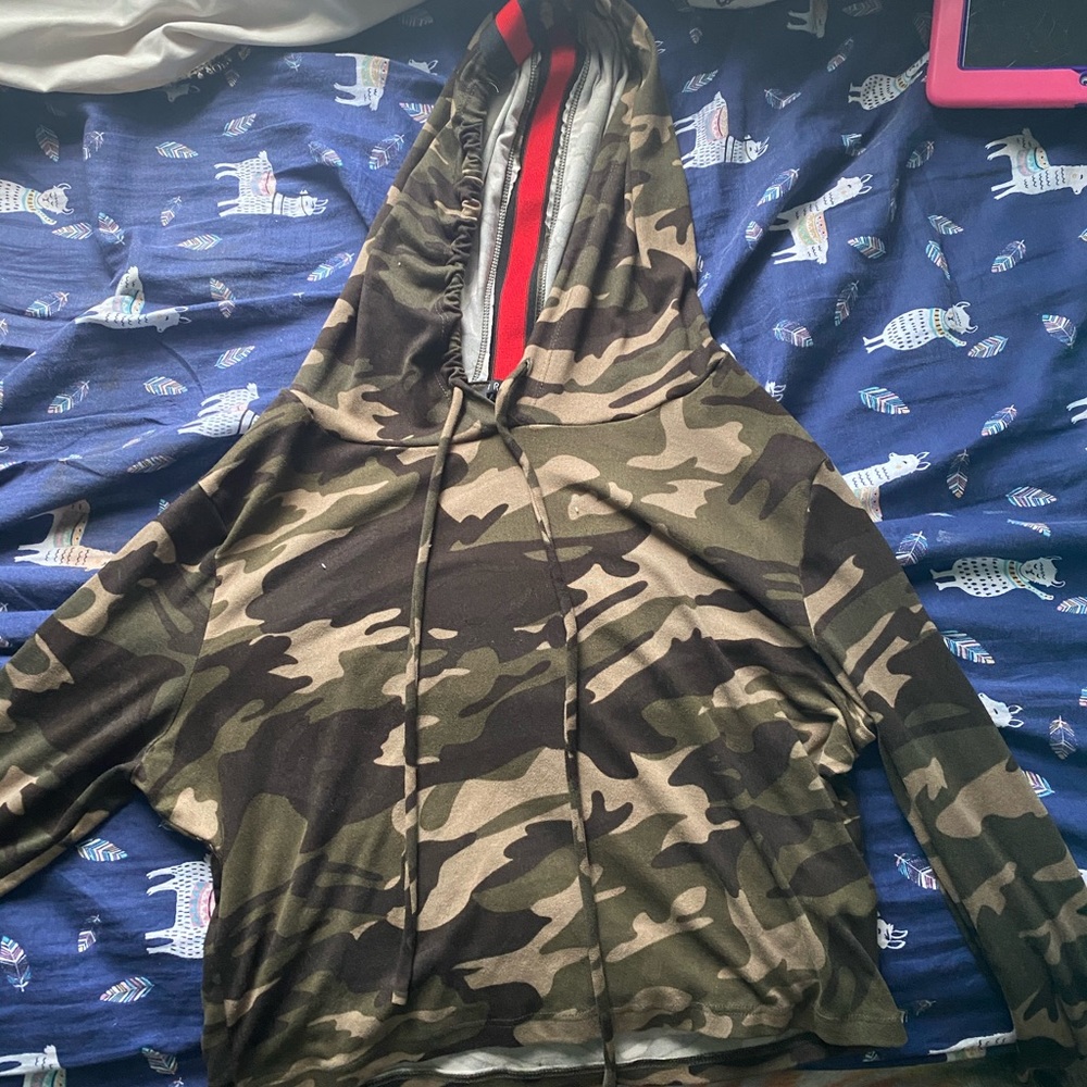 camo crop top with long sleeves